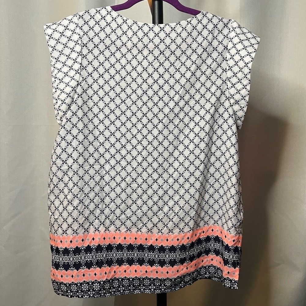 Sweet Rain Patterned Blouse - Picture 2 of 7